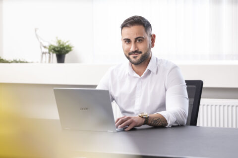 Ein Bild eines Mitarbeiters von elektroNWS